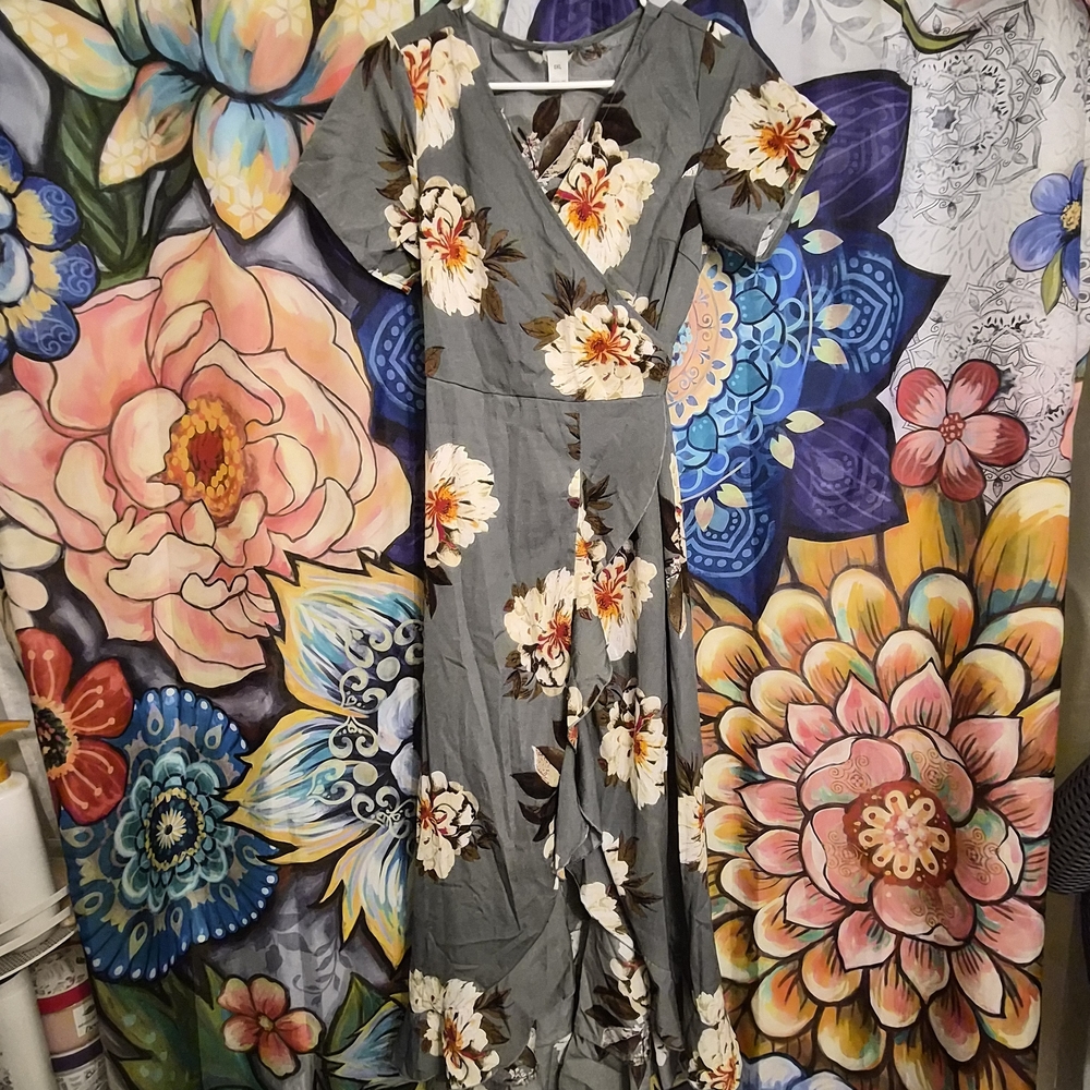 Floral Wrap Dress in Gray and White
